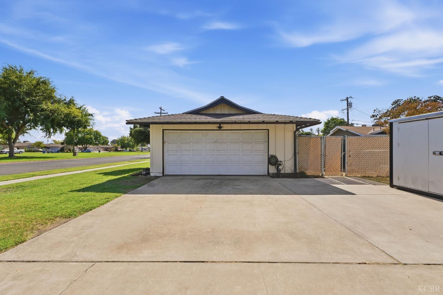 3985 N Tollhouse Rd, Fresno, CA 93726