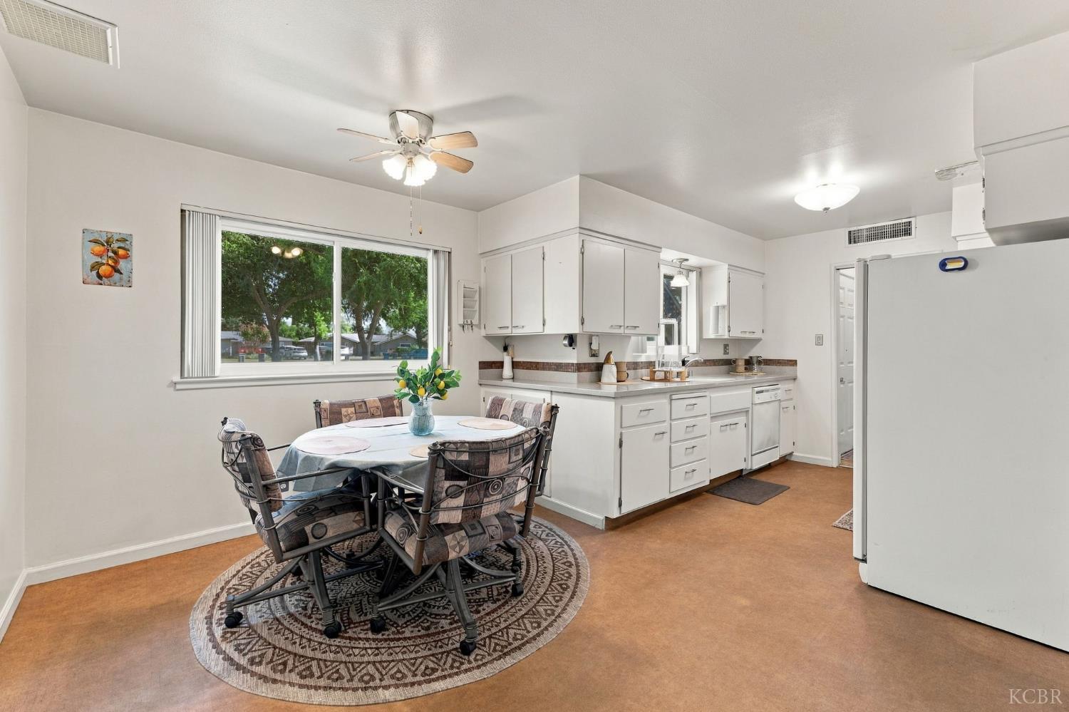 3985 N Tollhouse Rd, Fresno, CA 93726