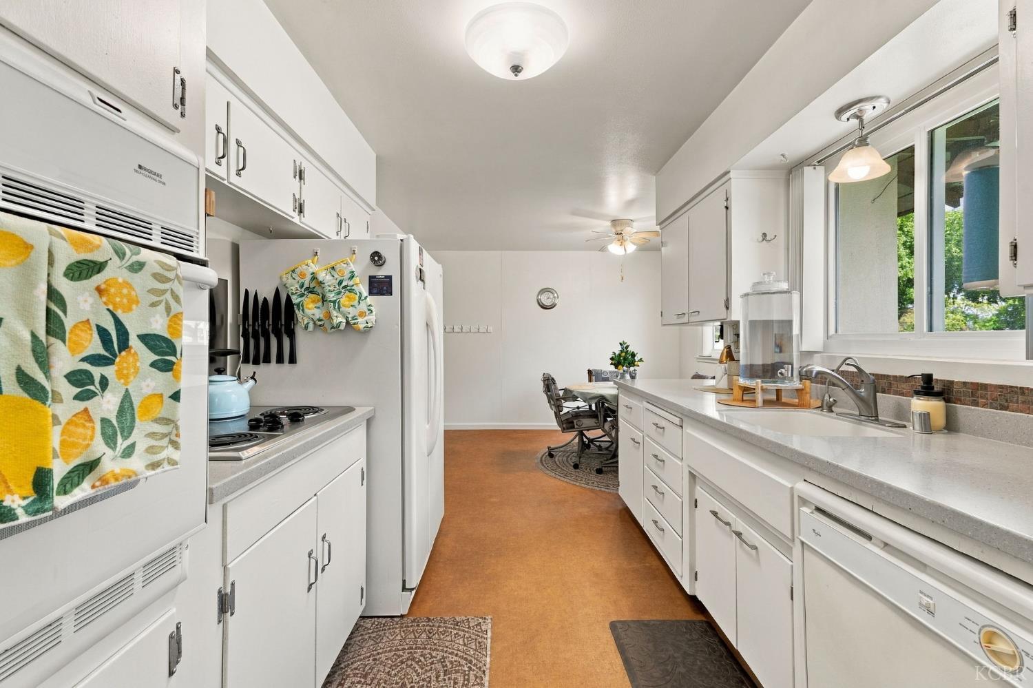 3985 N Tollhouse Rd, Fresno, CA 93726