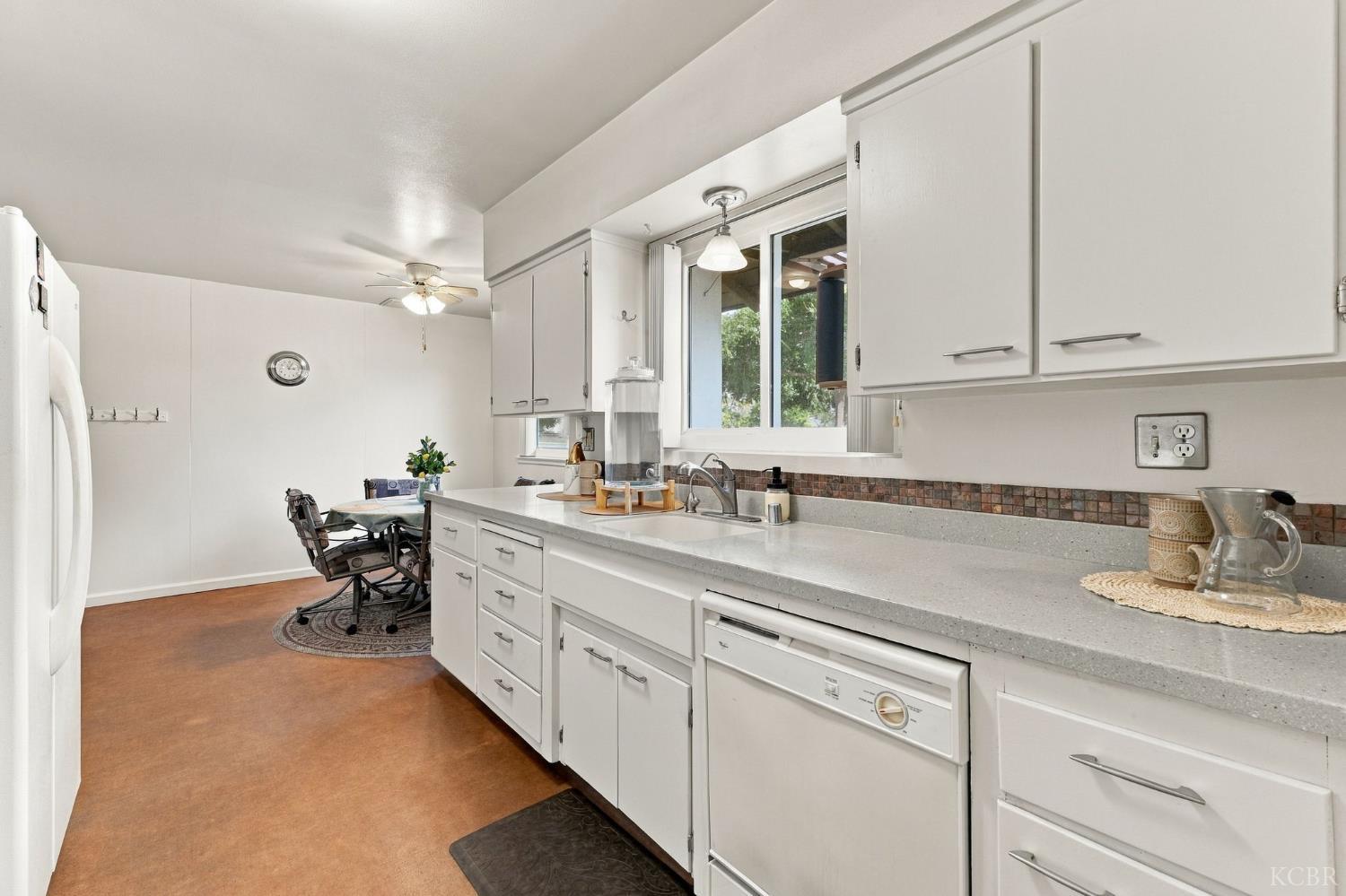 3985 N Tollhouse Rd, Fresno, CA 93726