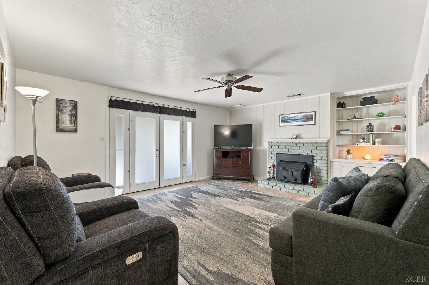 3985 N Tollhouse Rd, Fresno, CA 93726