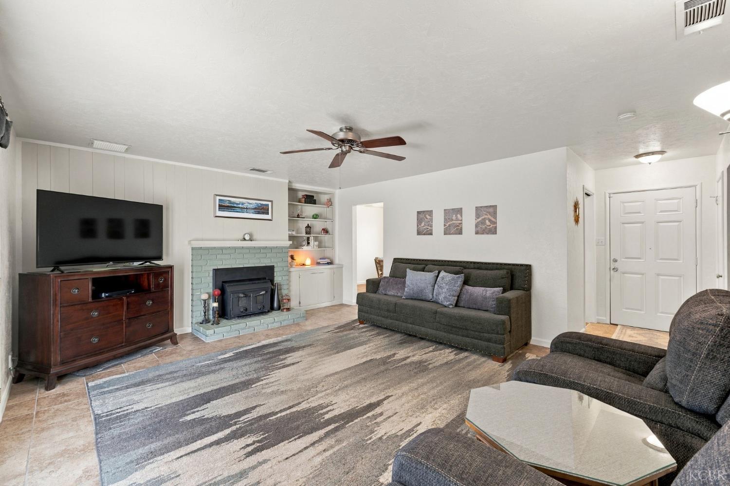 3985 N Tollhouse Rd, Fresno, CA 93726