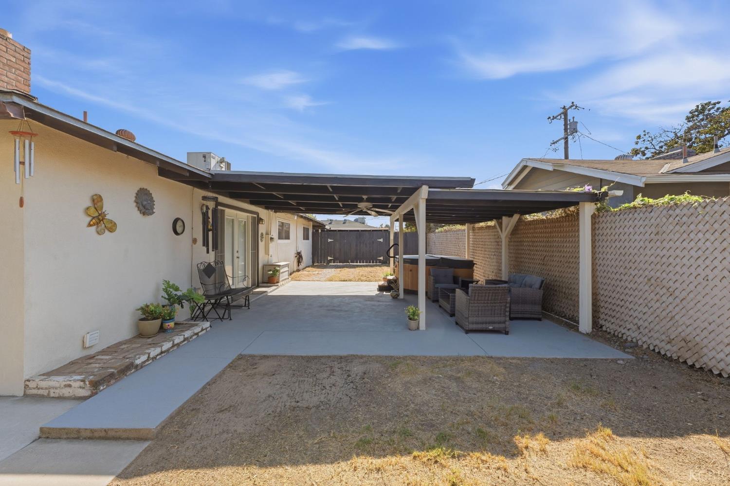 3985 N Tollhouse Rd, Fresno, CA 93726