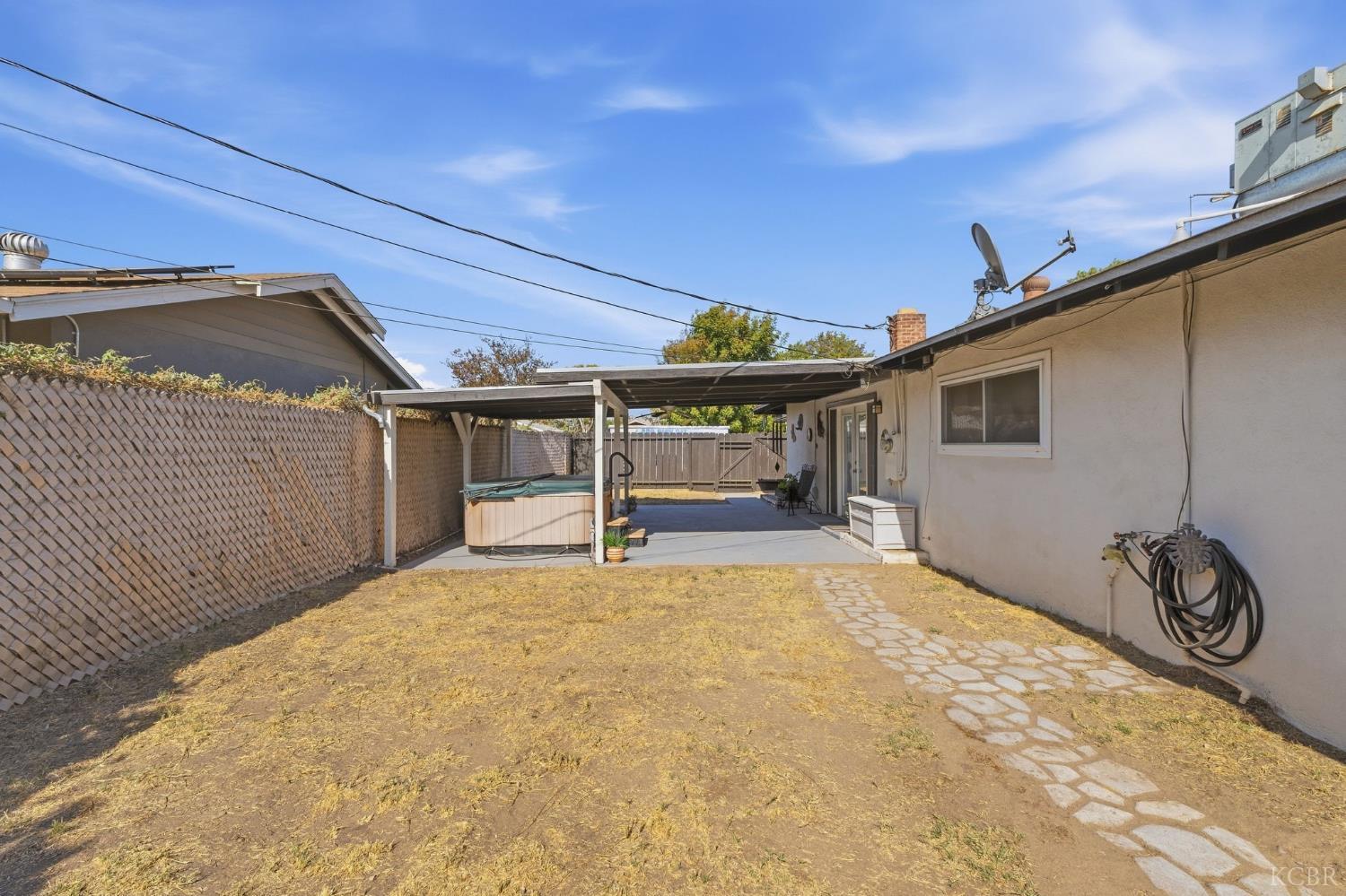 3985 N Tollhouse Rd, Fresno, CA 93726