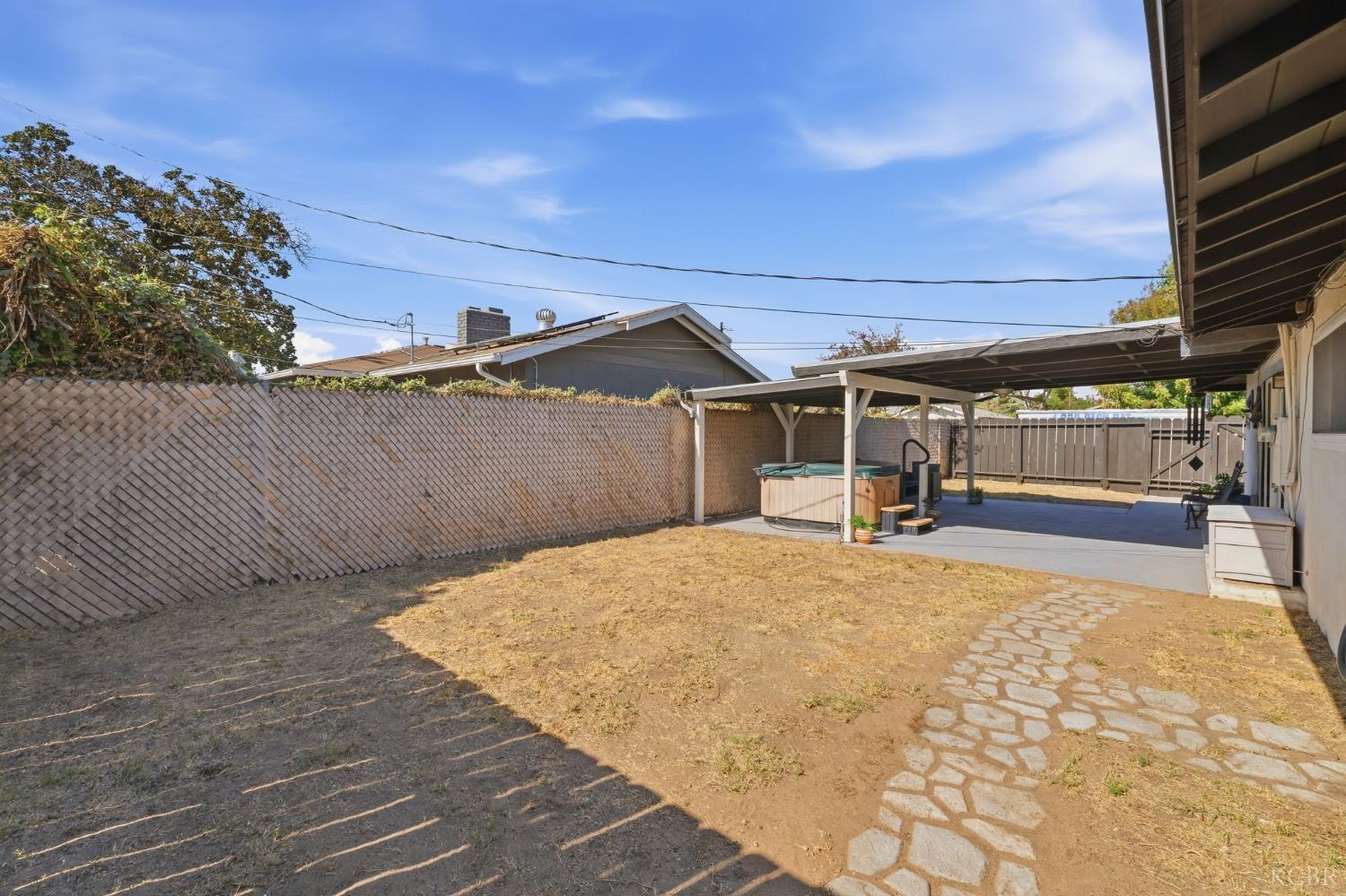 3985 N Tollhouse Rd, Fresno, CA 93726