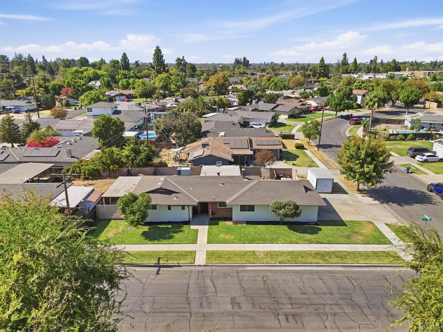 3985 N Tollhouse Rd, Fresno, CA 93726