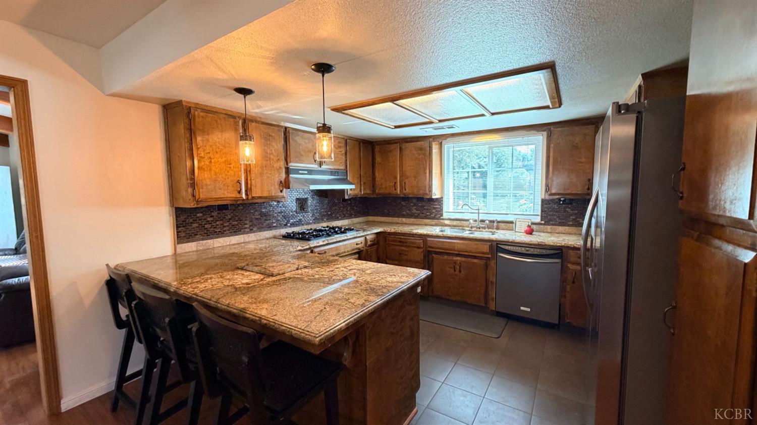 1216 Oxford Way, Hanford, CA 93230