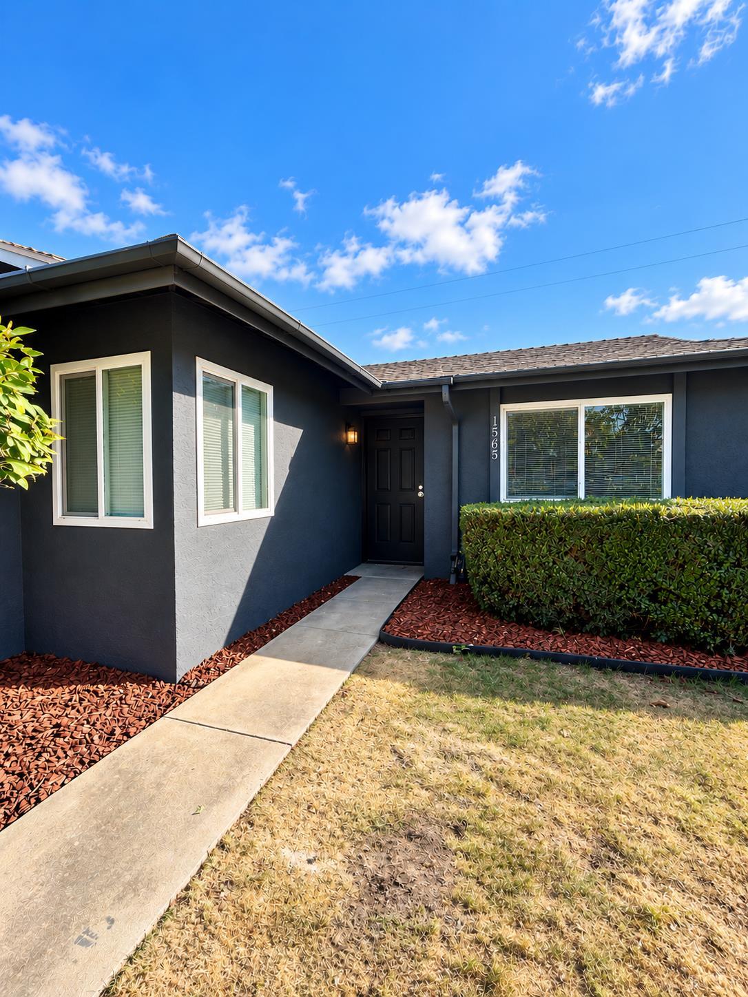 1565 Lark St, Hanford, CA 93230