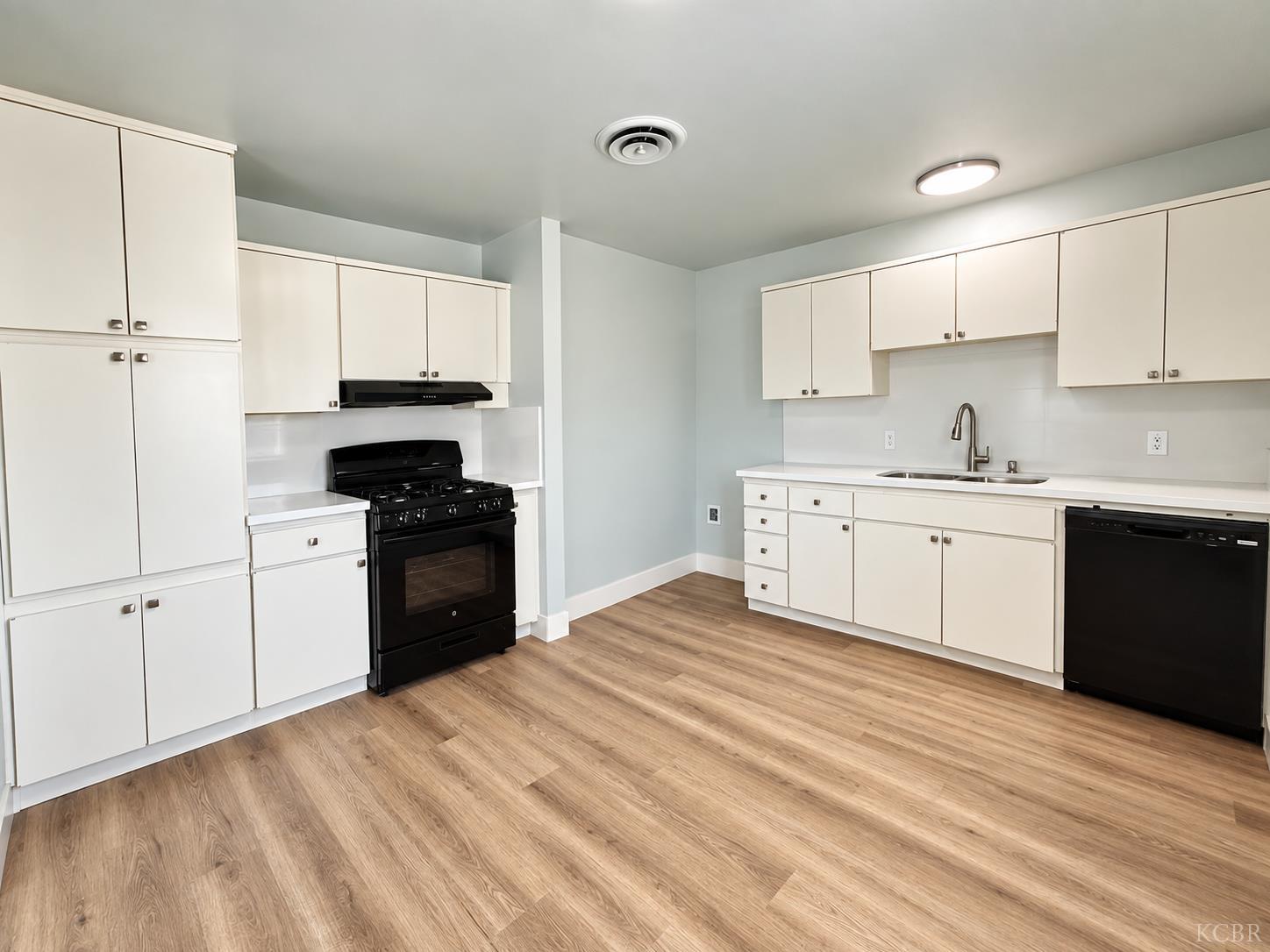 1565 Lark St, Hanford, CA 93230