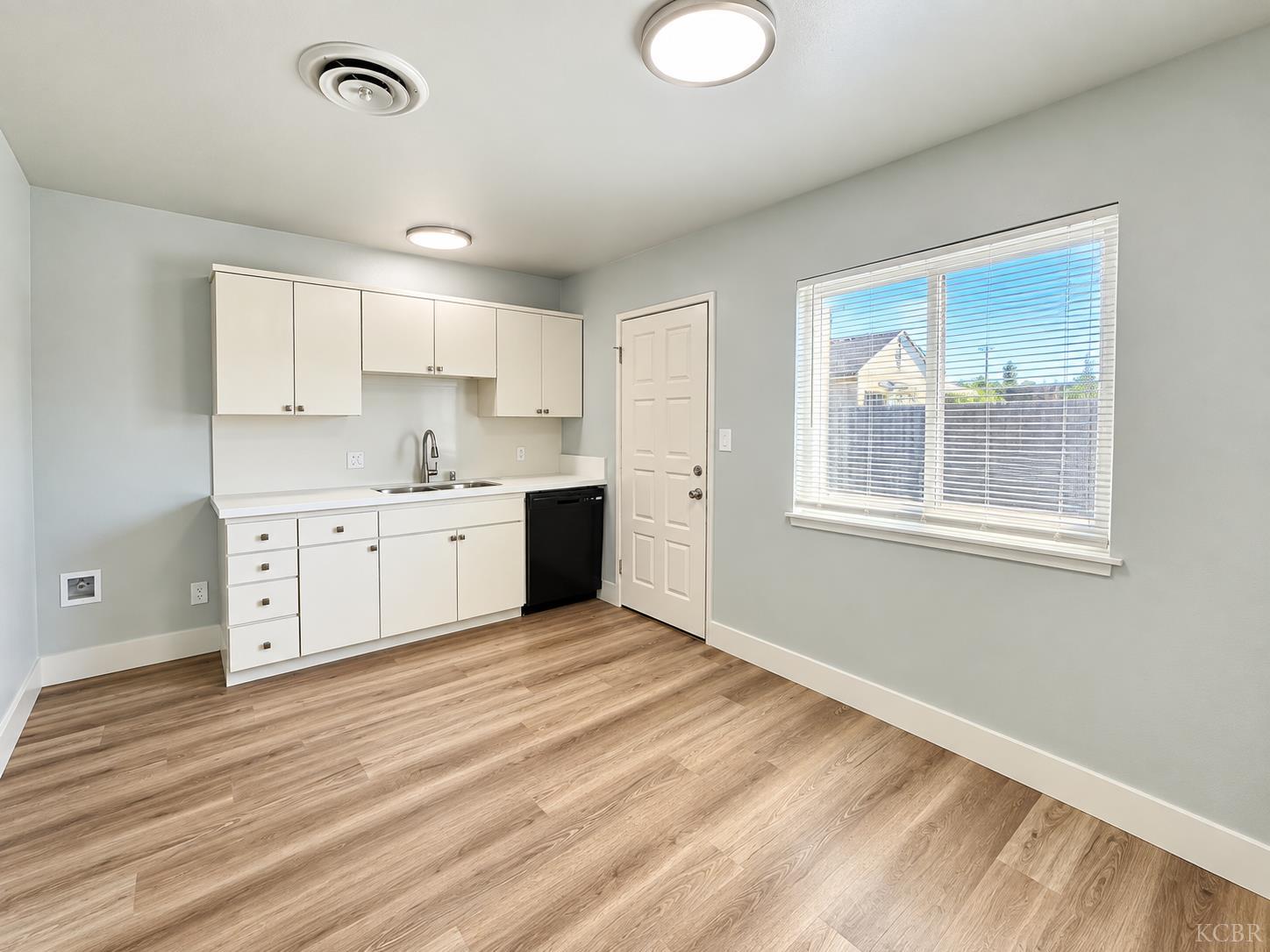 1565 Lark St, Hanford, CA 93230