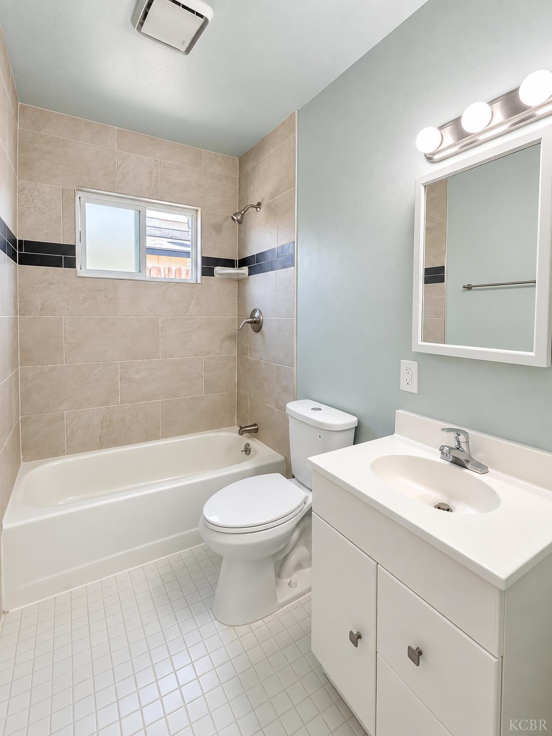1565 Lark St, Hanford, CA 93230