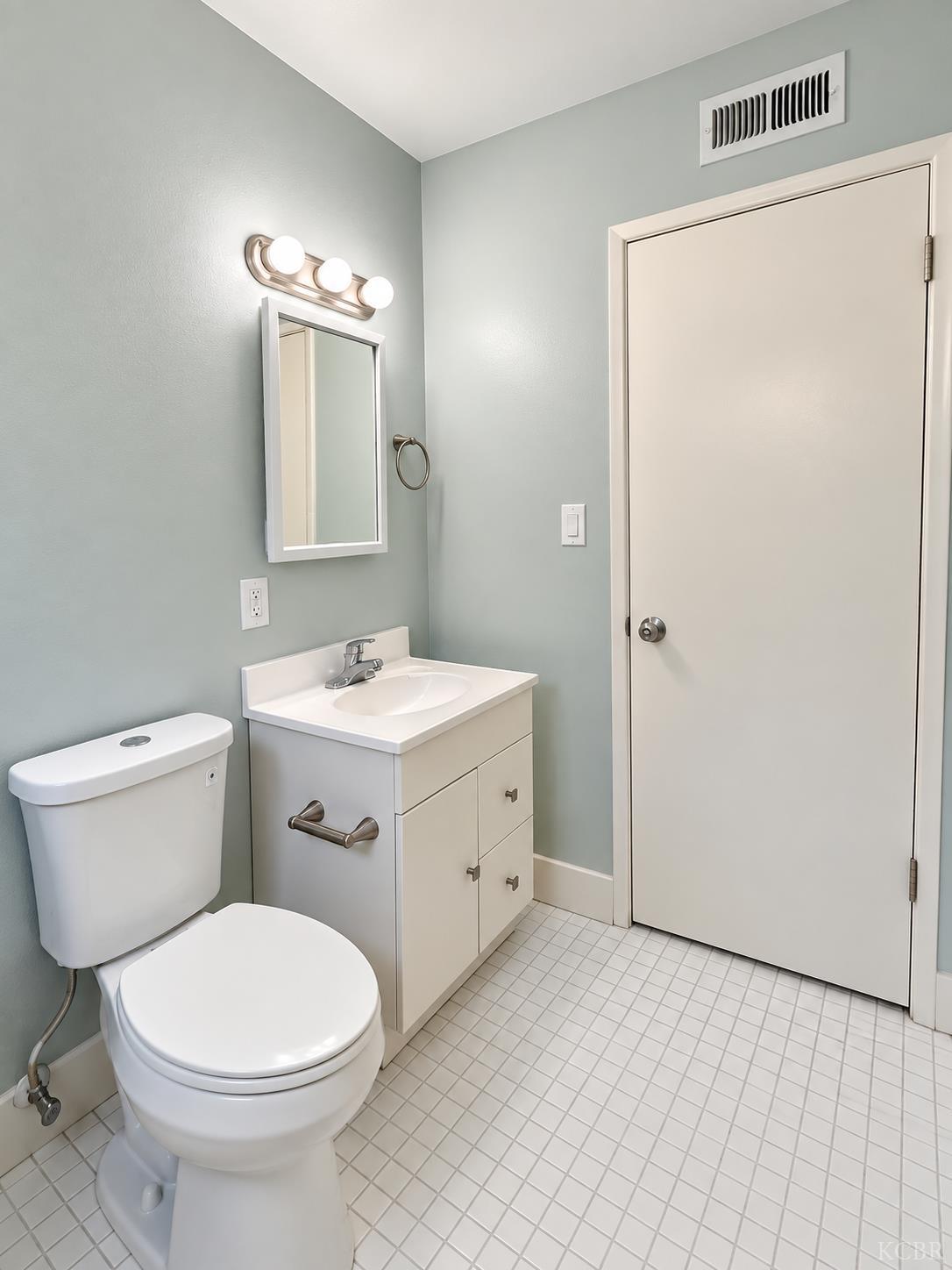 1565 Lark St, Hanford, CA 93230
