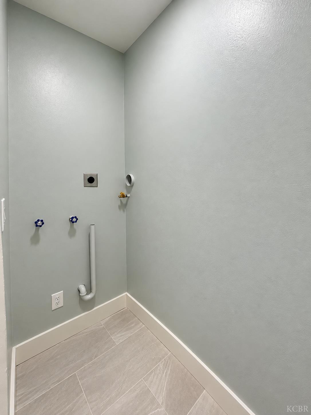 1565 Lark St, Hanford, CA 93230