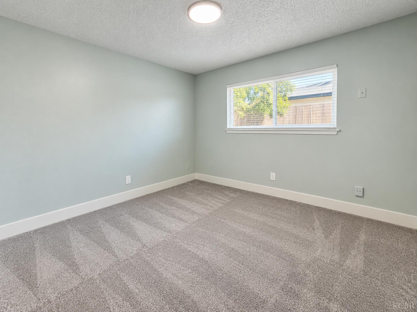 1565 Lark St, Hanford, CA 93230