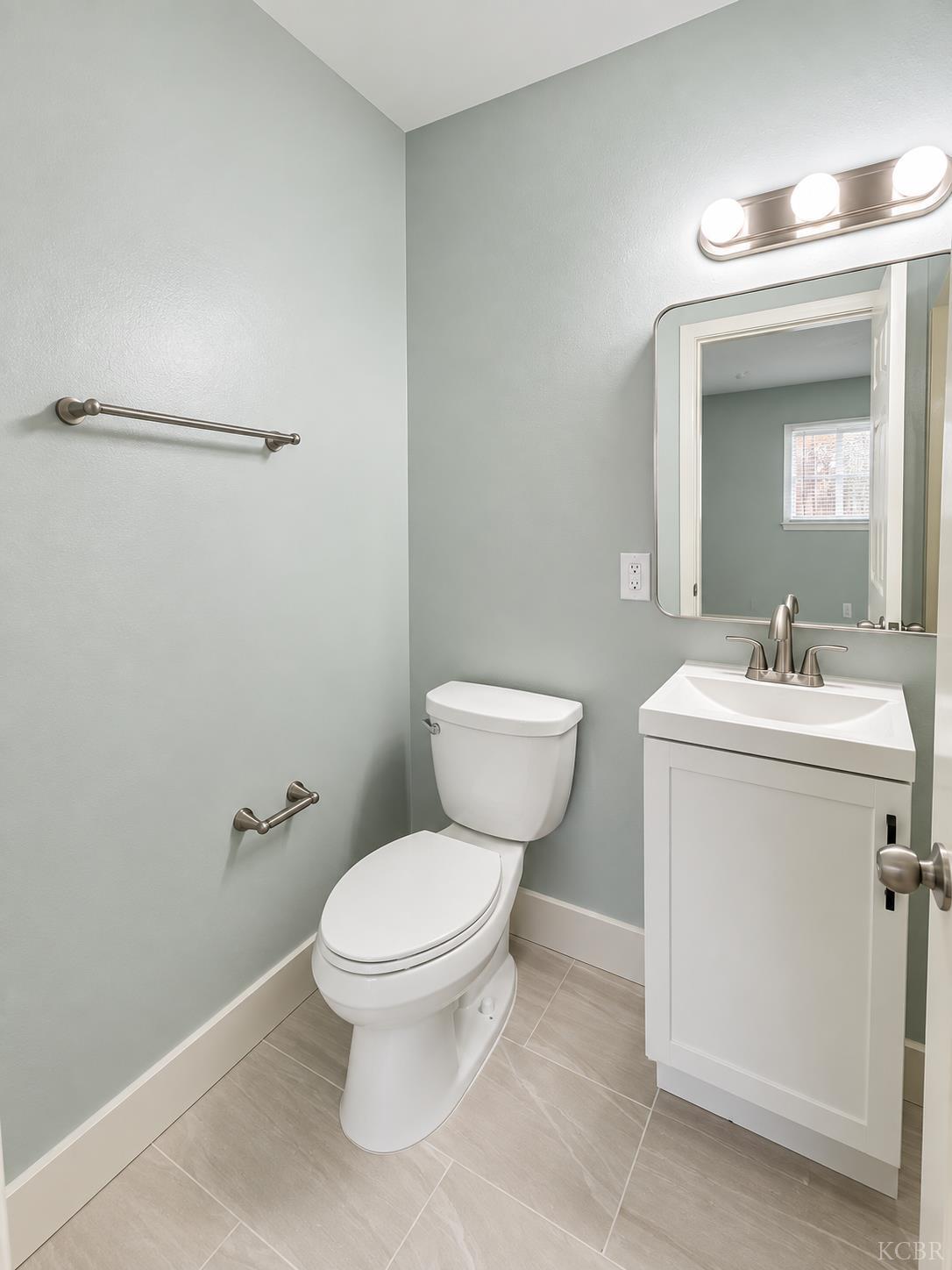 1565 Lark St, Hanford, CA 93230