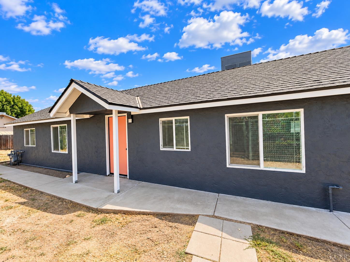 141 W Ashlan Ave, Fresno, CA 93705