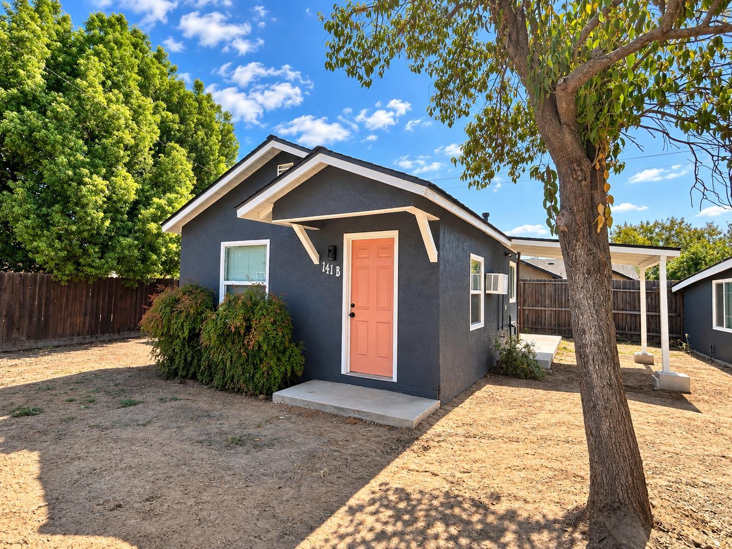 141 W Ashlan Ave, Fresno, CA 93705