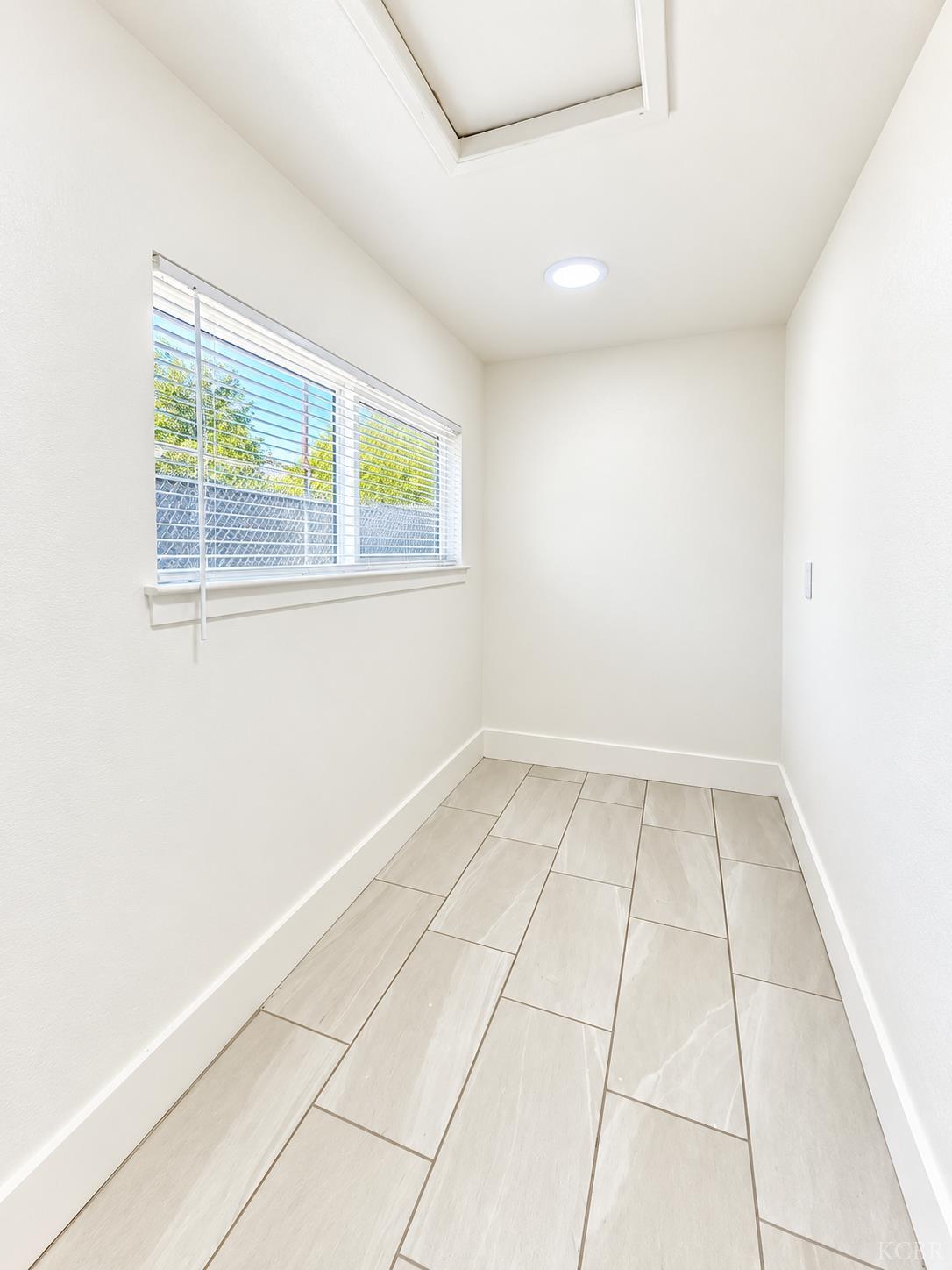 141 W Ashlan Ave, Fresno, CA 93705