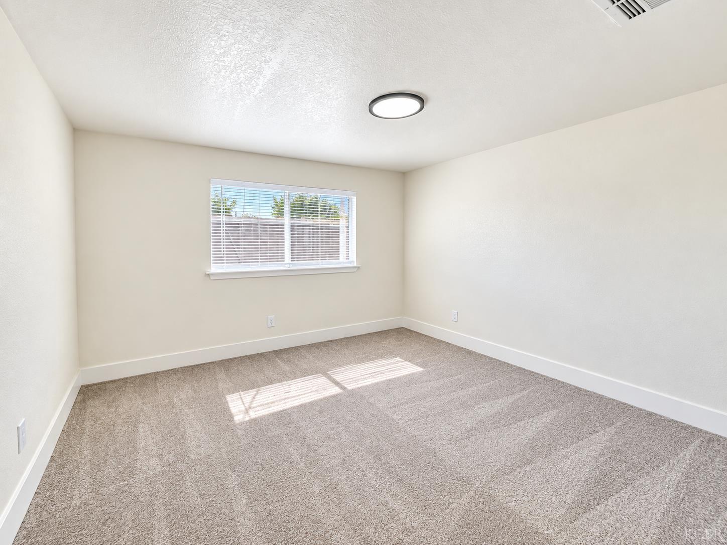 141 W Ashlan Ave, Fresno, CA 93705