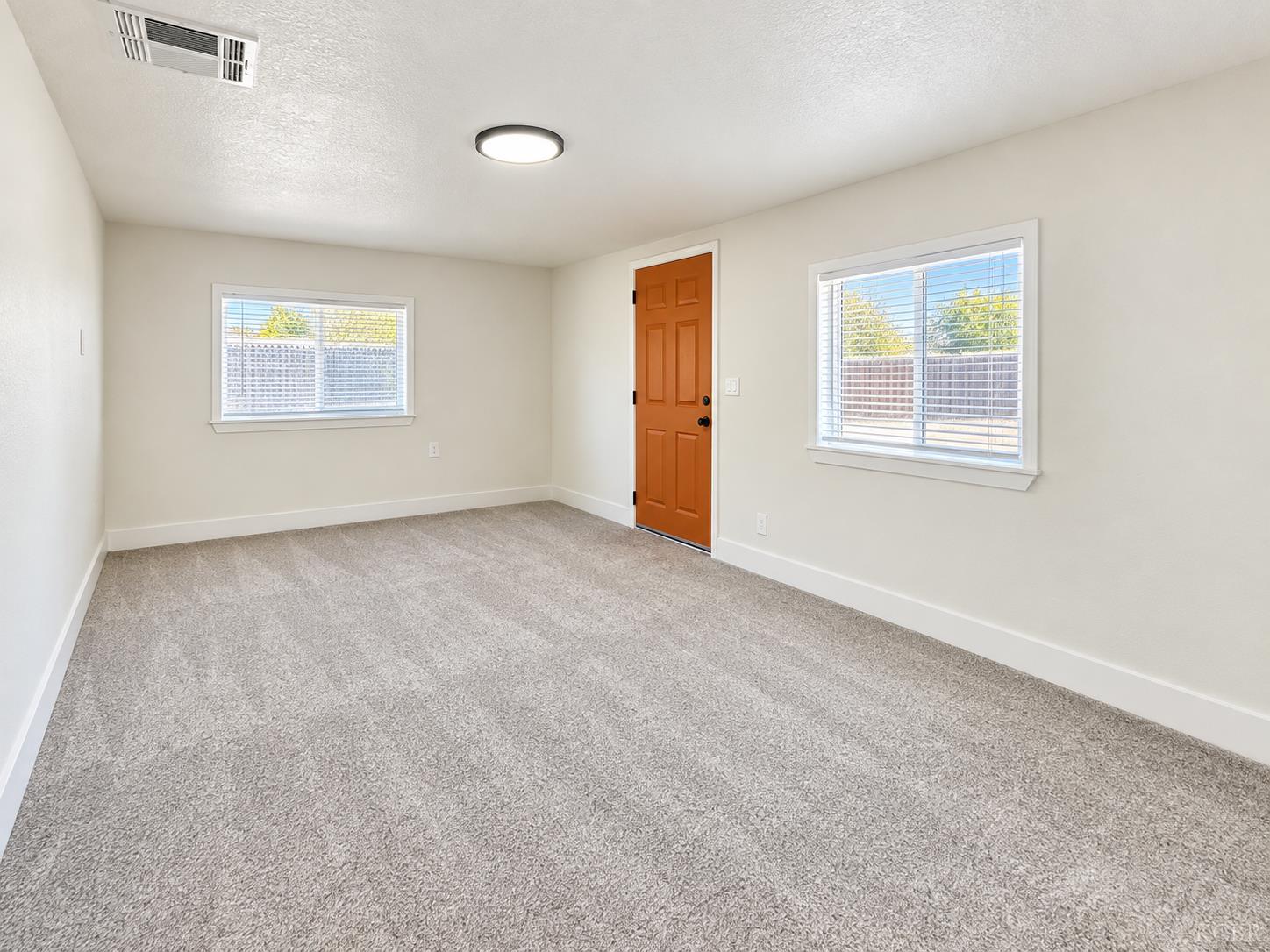 141 W Ashlan Ave, Fresno, CA 93705