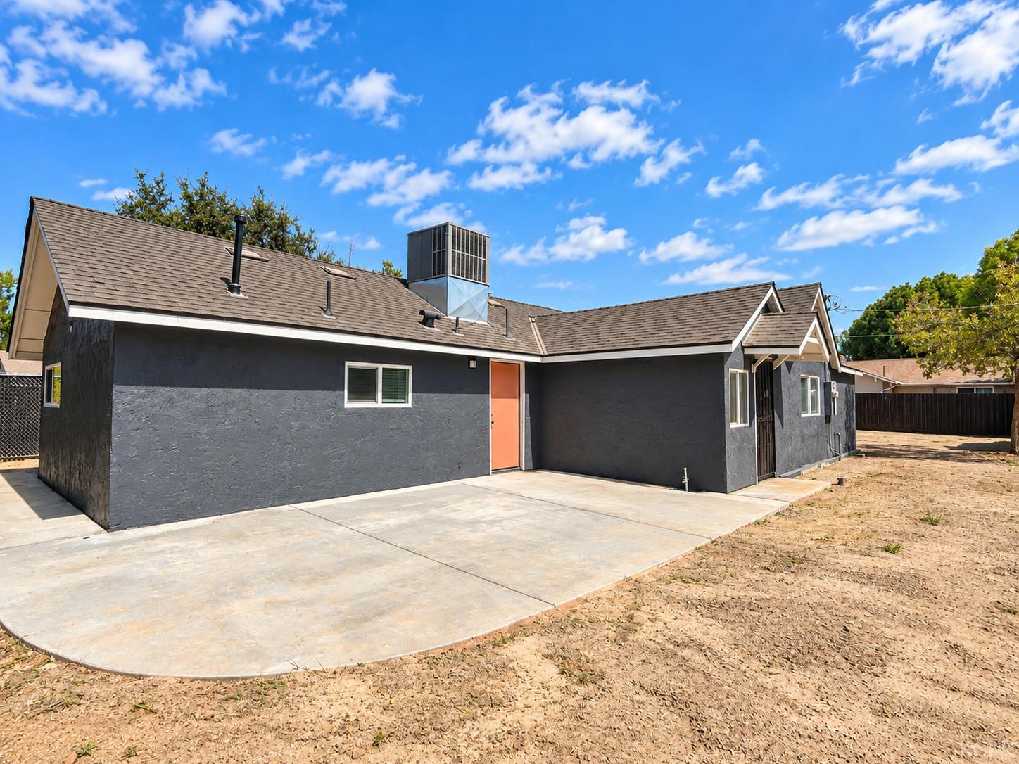 141 W Ashlan Ave, Fresno, CA 93705