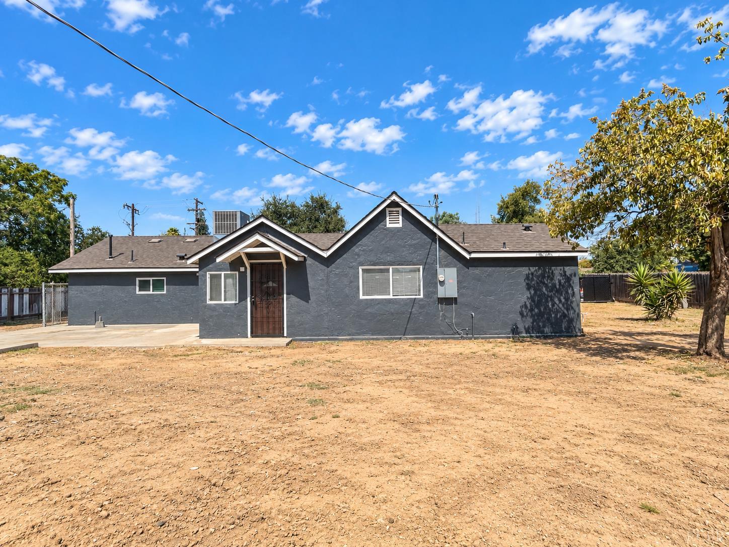 141 W Ashlan Ave, Fresno, CA 93705