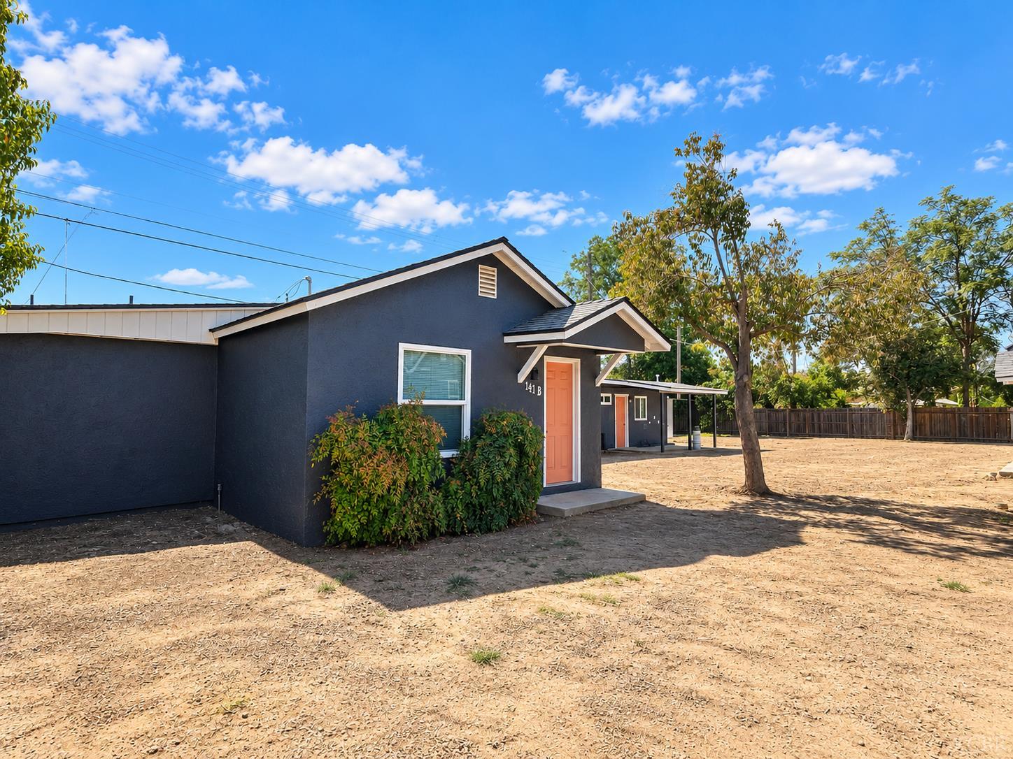141 W Ashlan Ave, Fresno, CA 93705