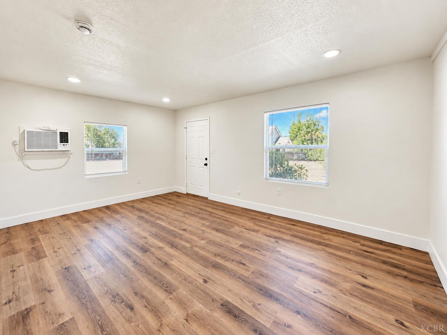 141 W Ashlan Ave, Fresno, CA 93705
