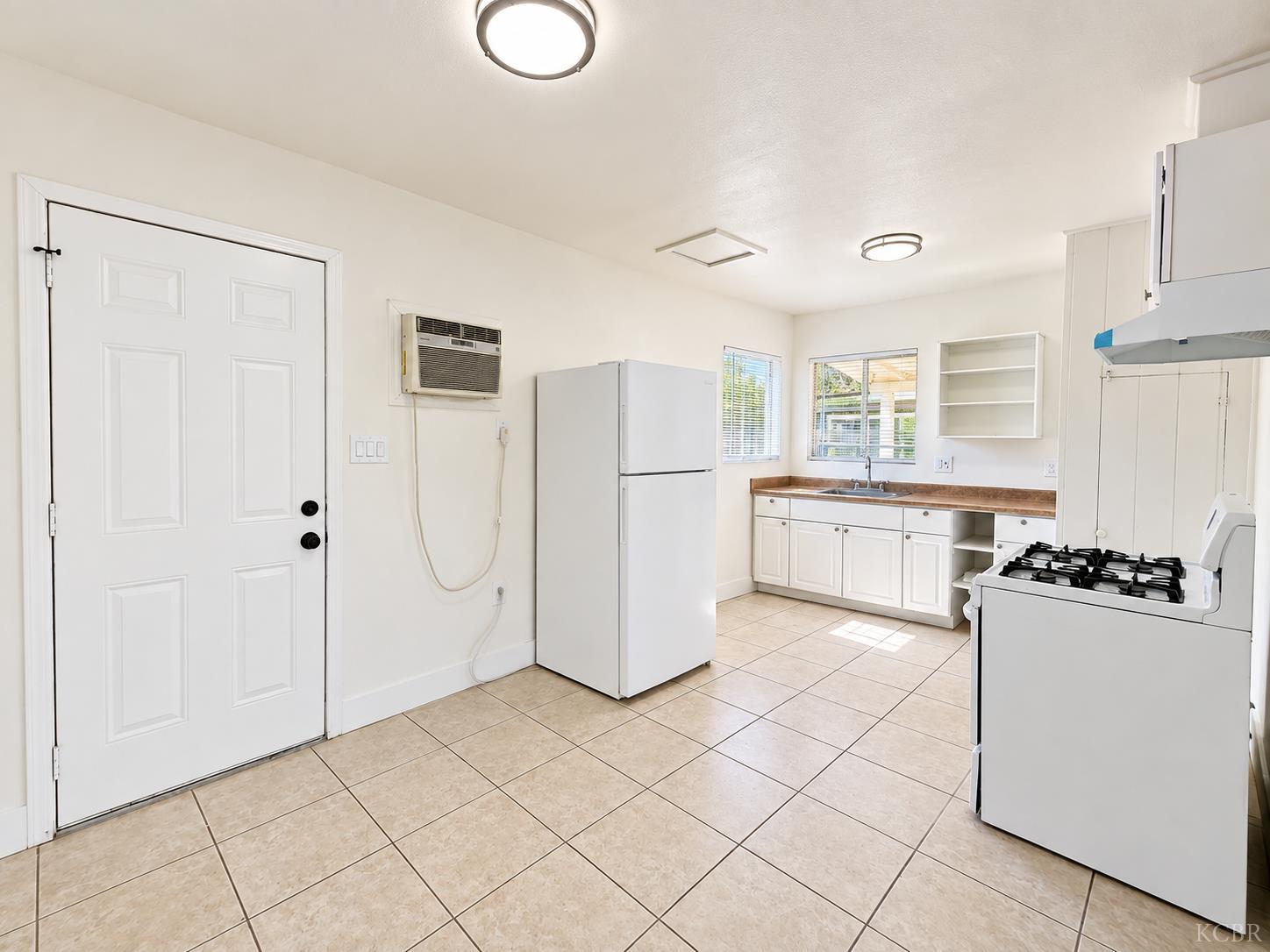 141 W Ashlan Ave, Fresno, CA 93705