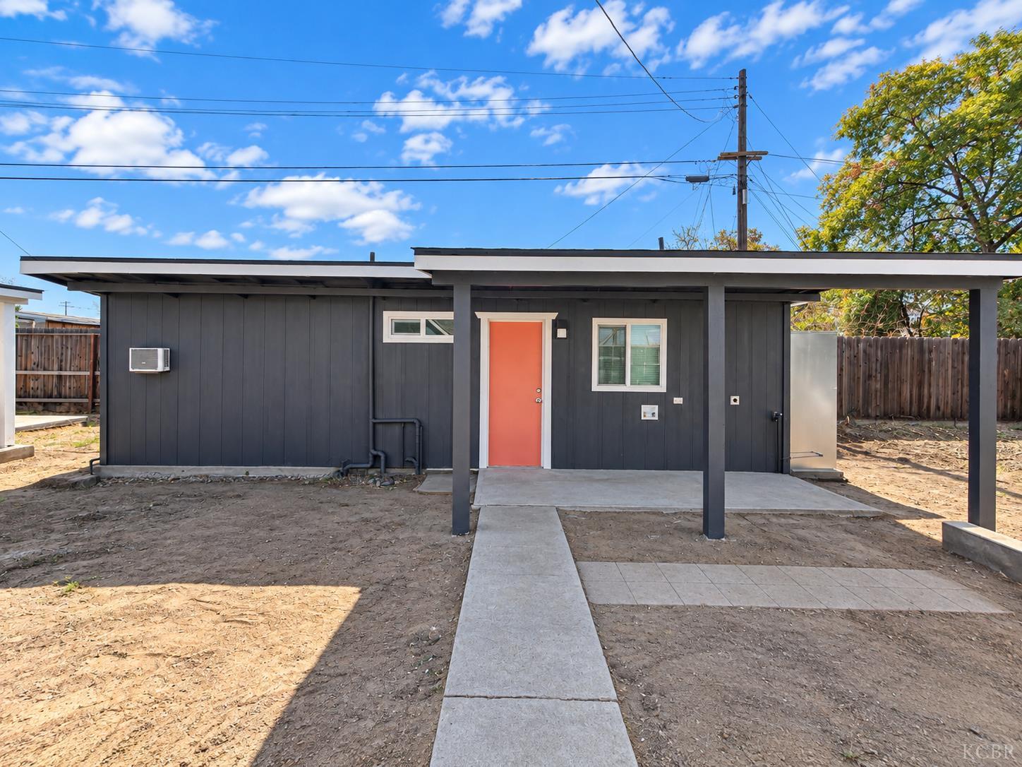141 W Ashlan Ave, Fresno, CA 93705