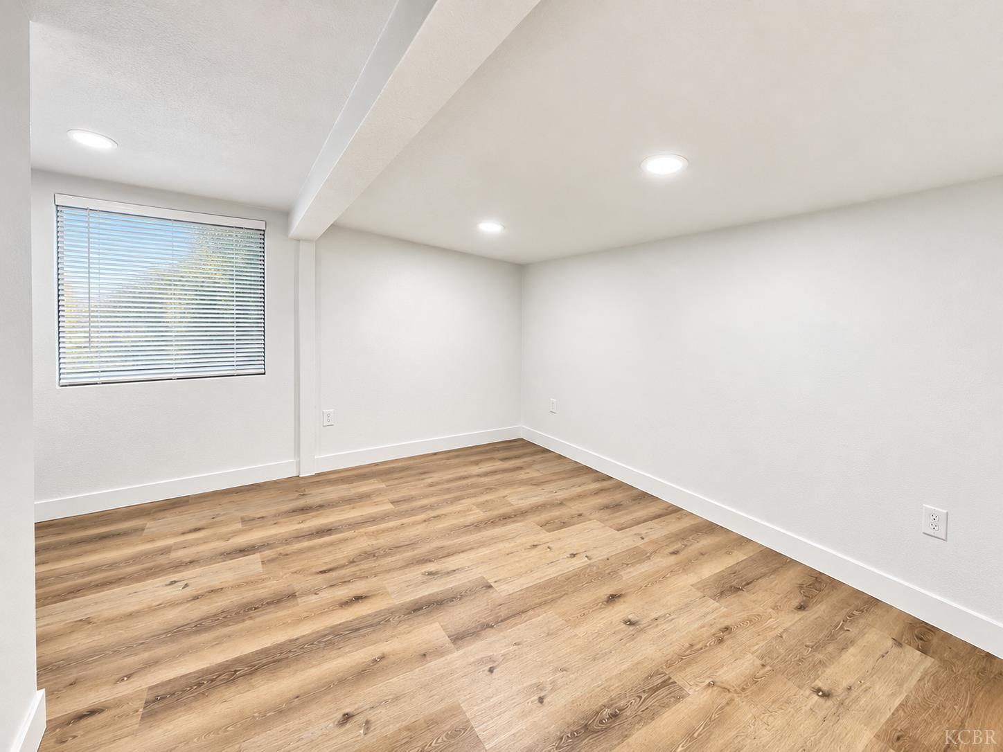 141 W Ashlan Ave, Fresno, CA 93705