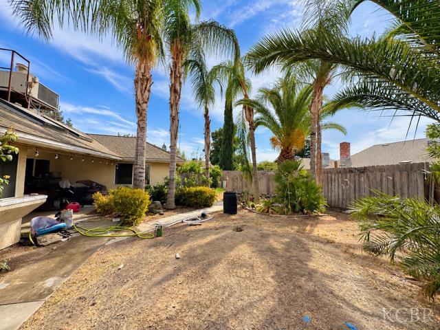 1621 N Maple St E, Visalia, CA 93292