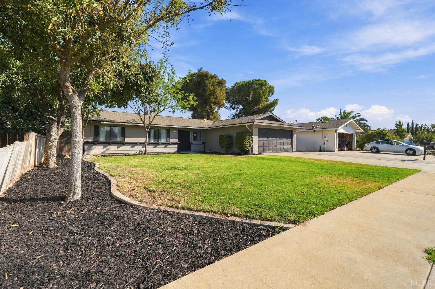 778 Lakewood Dr, Hanford, CA 93230