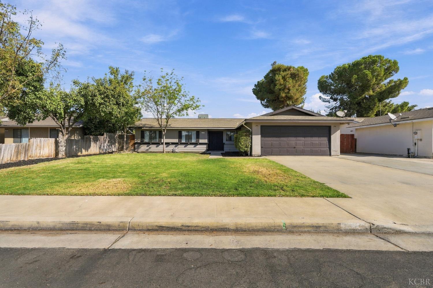 778 Lakewood Dr, Hanford, CA 93230