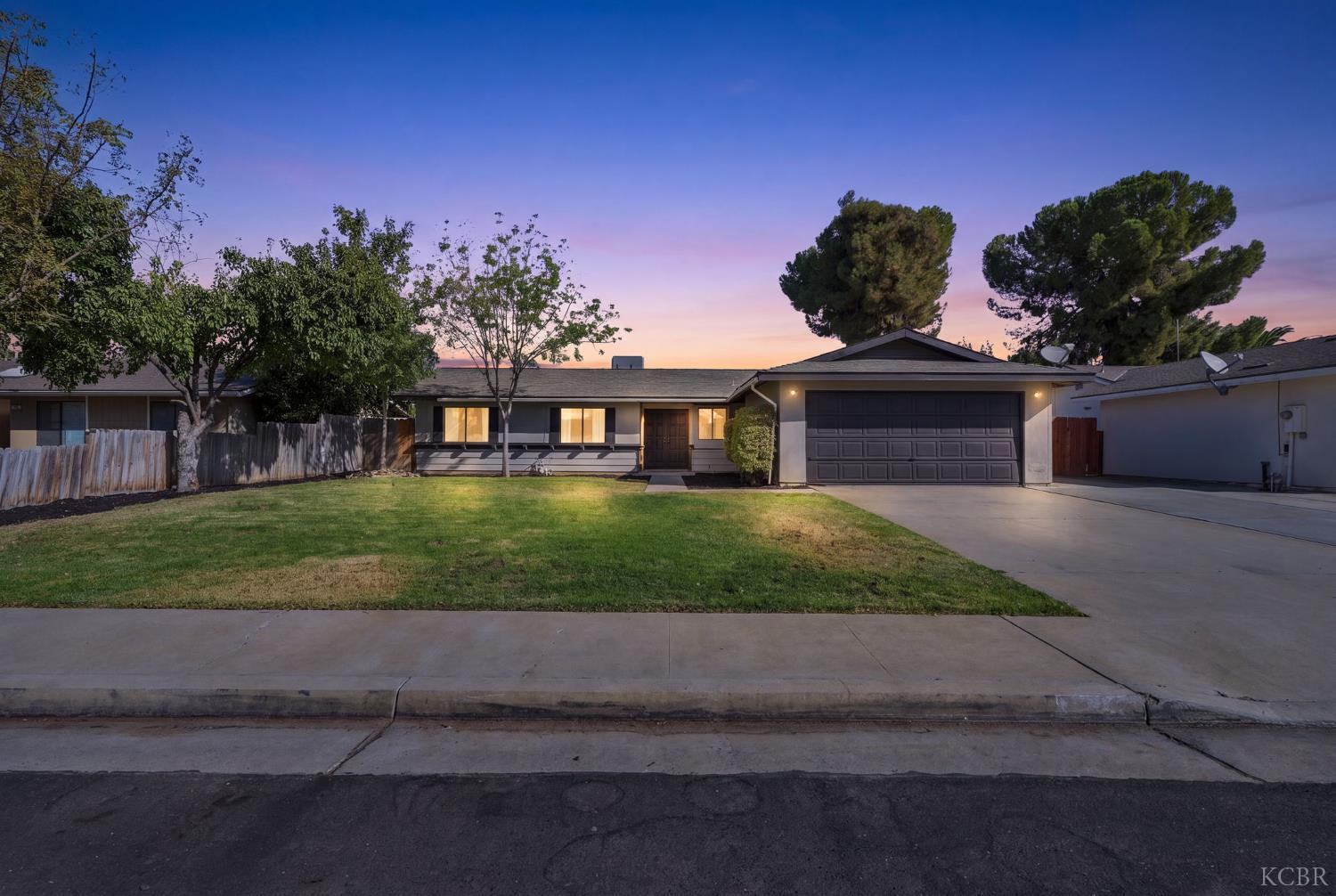 778 Lakewood Dr, Hanford, CA 93230