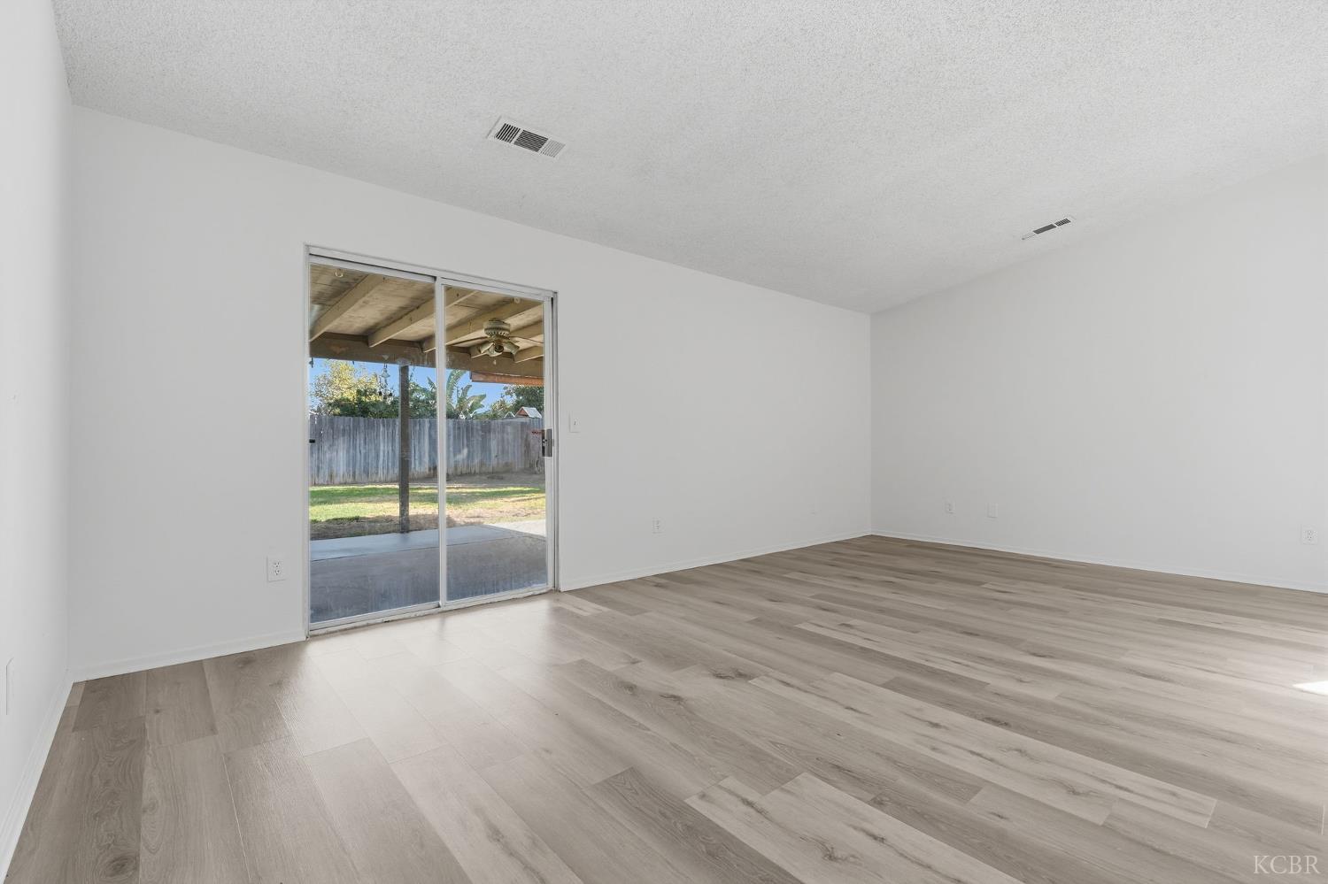778 Lakewood Dr, Hanford, CA 93230