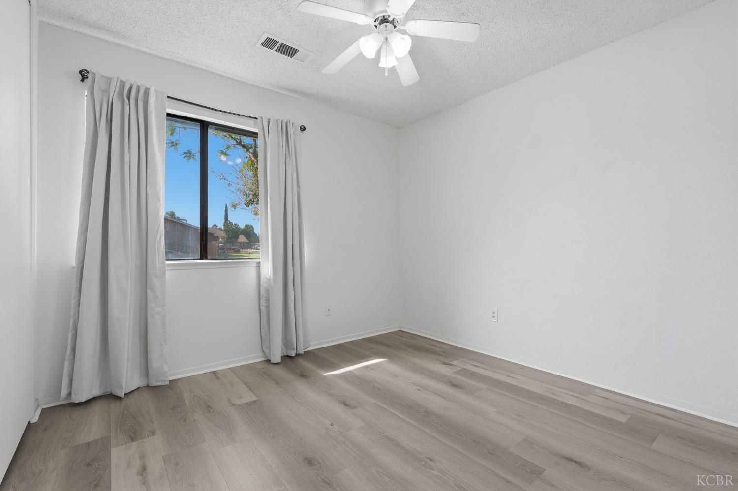 778 Lakewood Dr, Hanford, CA 93230