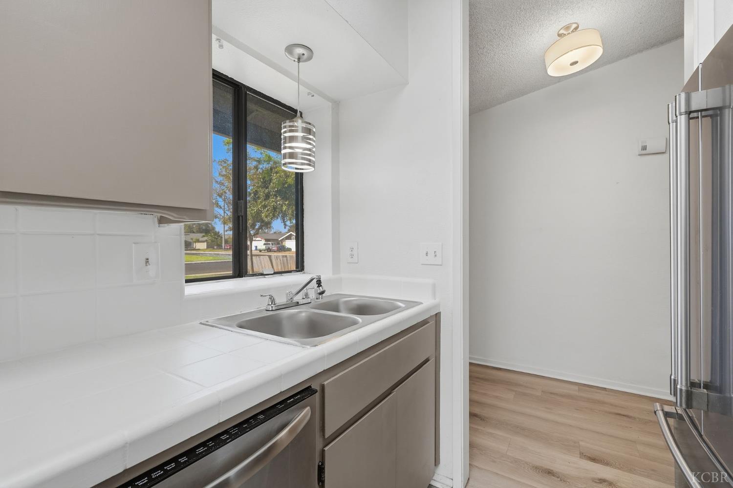 778 Lakewood Dr, Hanford, CA 93230