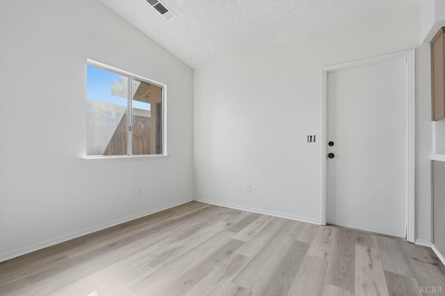 778 Lakewood Dr, Hanford, CA 93230