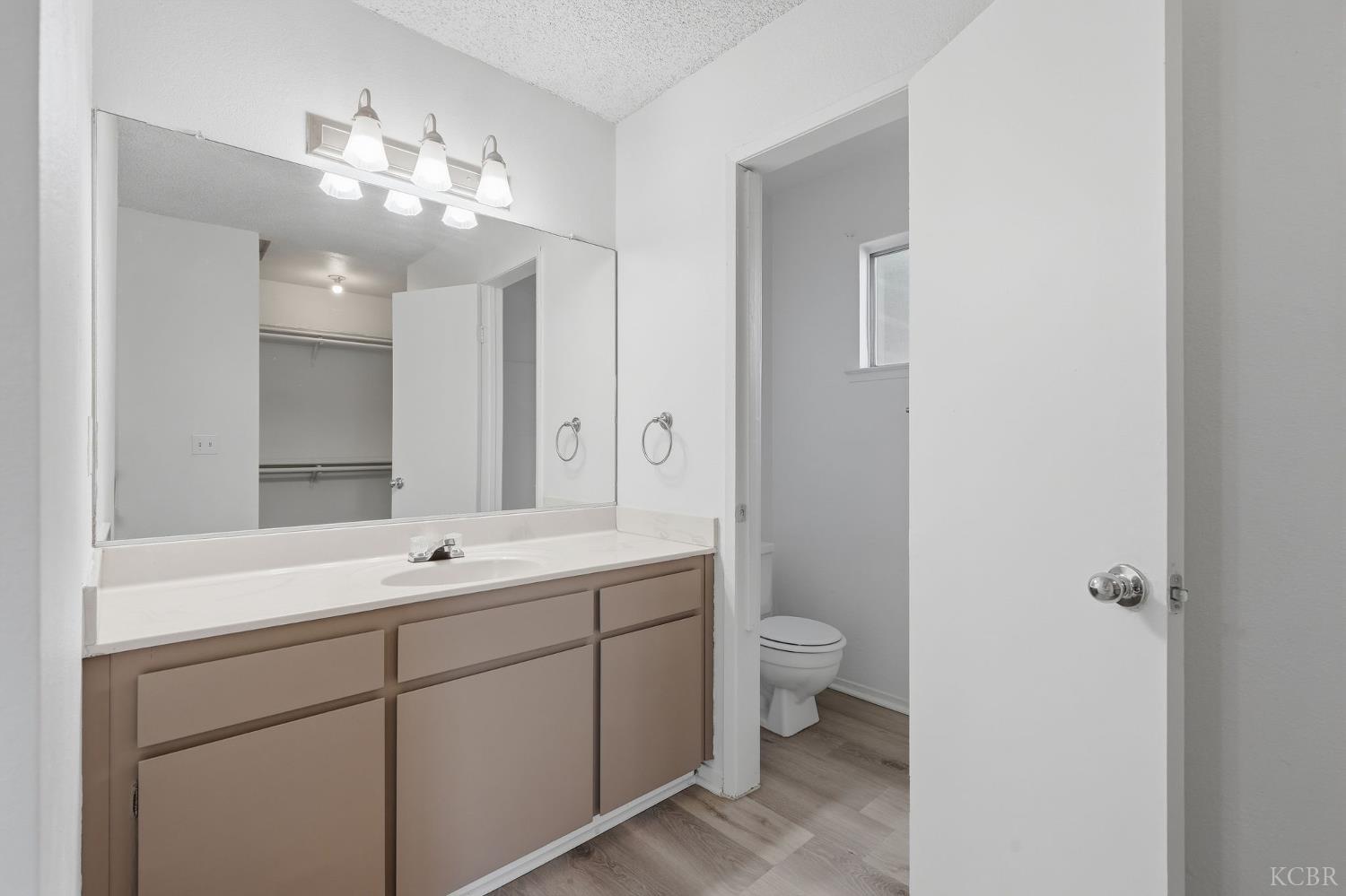 778 Lakewood Dr, Hanford, CA 93230