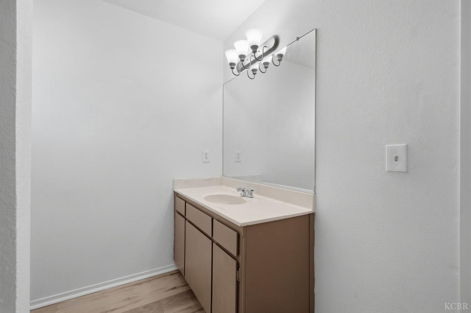 778 Lakewood Dr, Hanford, CA 93230