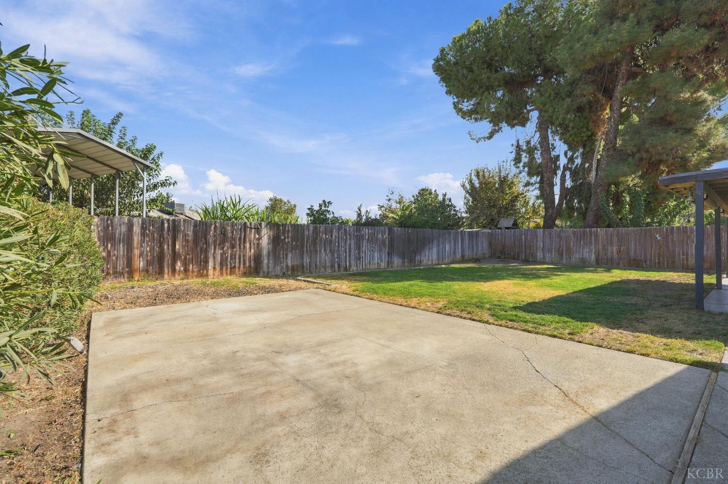 778 Lakewood Dr, Hanford, CA 93230