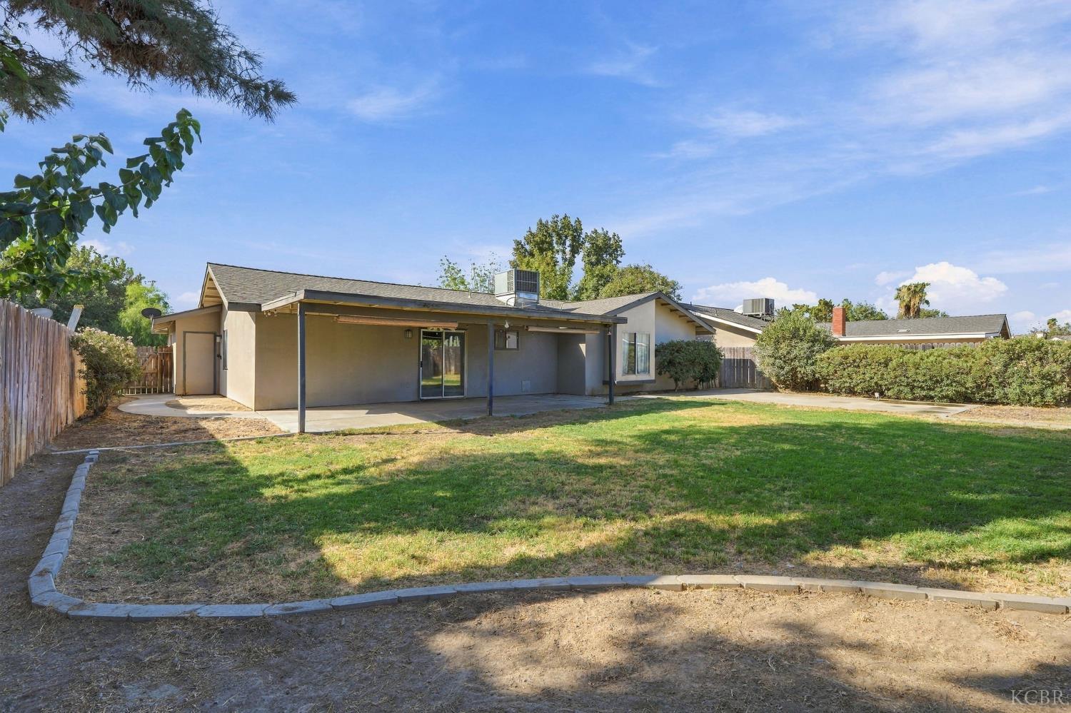 778 Lakewood Dr, Hanford, CA 93230