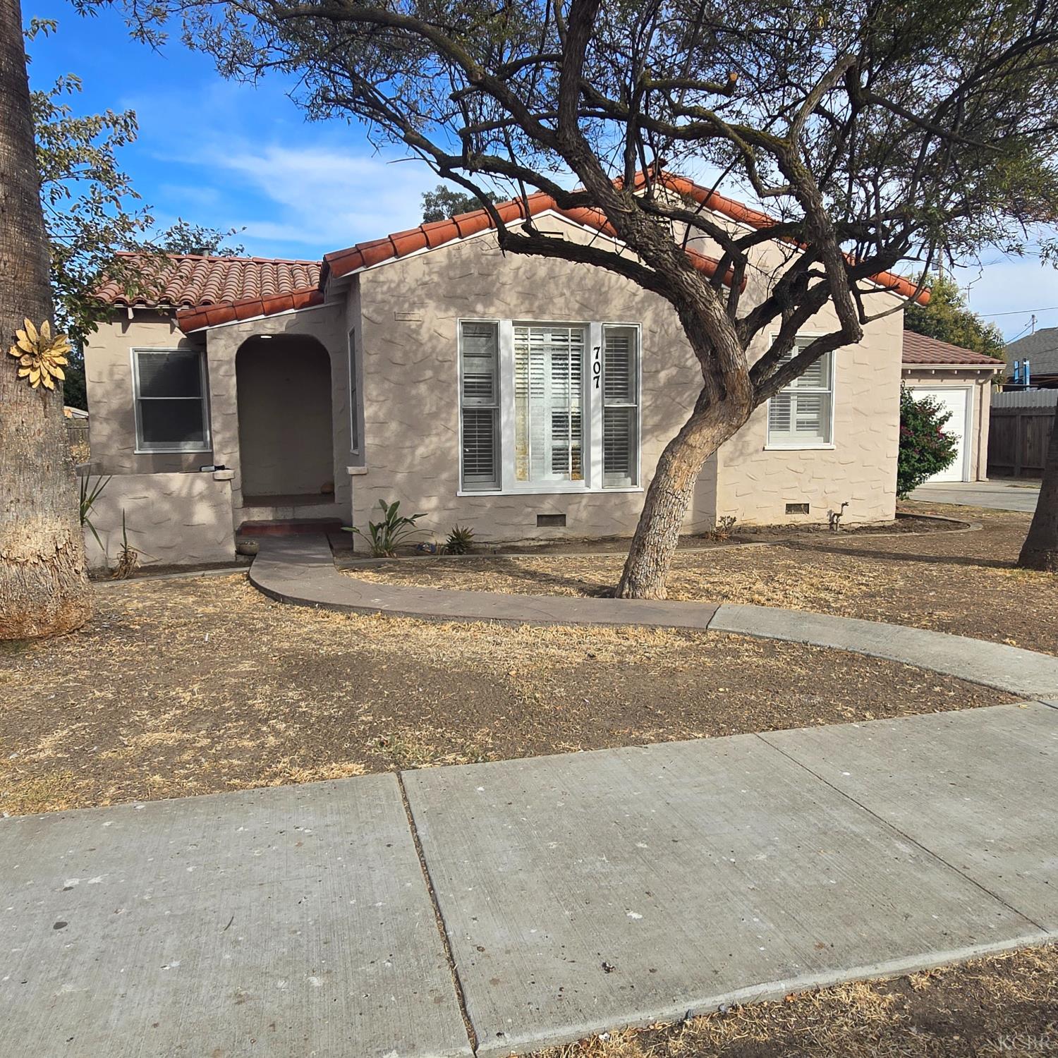 707 N Harris St, Hanford, CA 93230