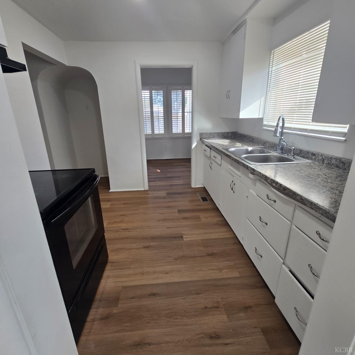 707 N Harris St, Hanford, CA 93230