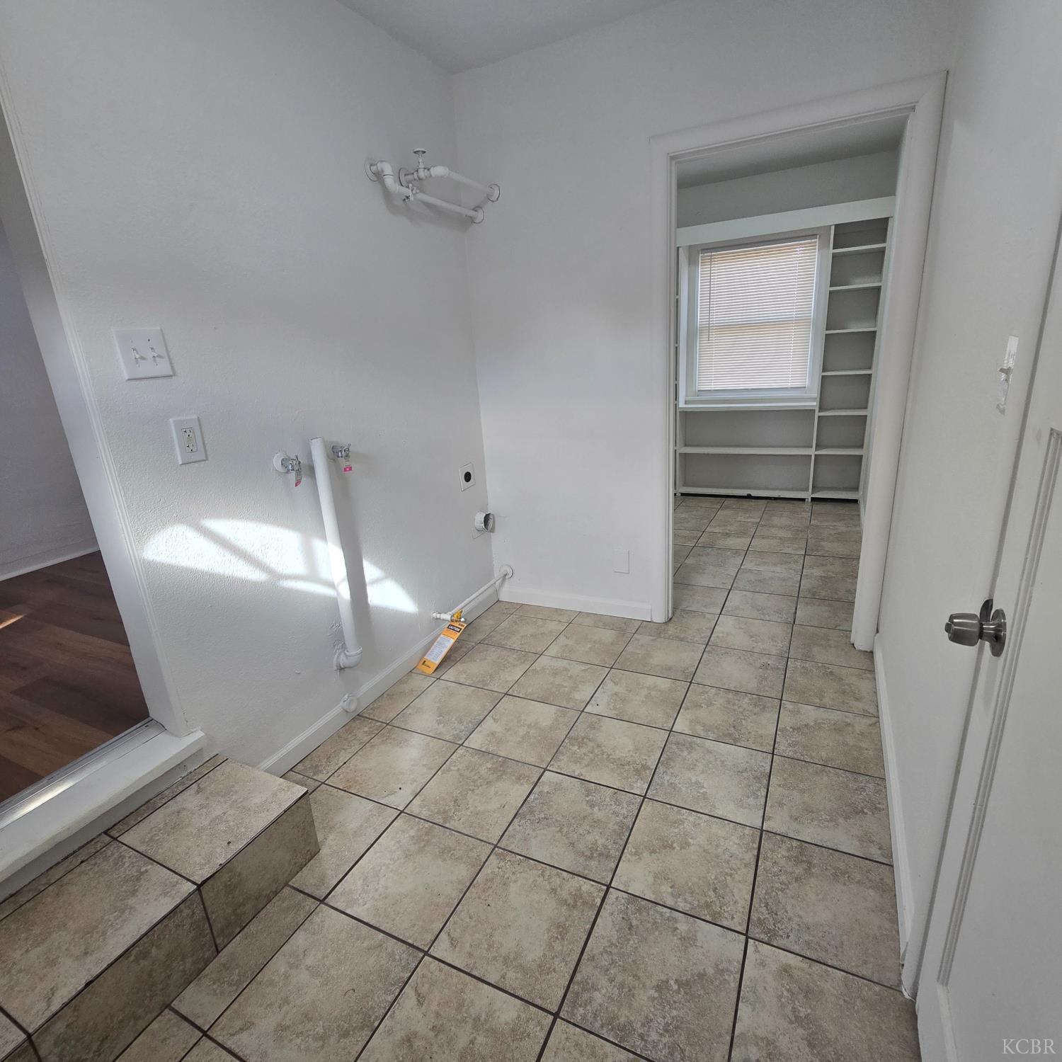 707 N Harris St, Hanford, CA 93230