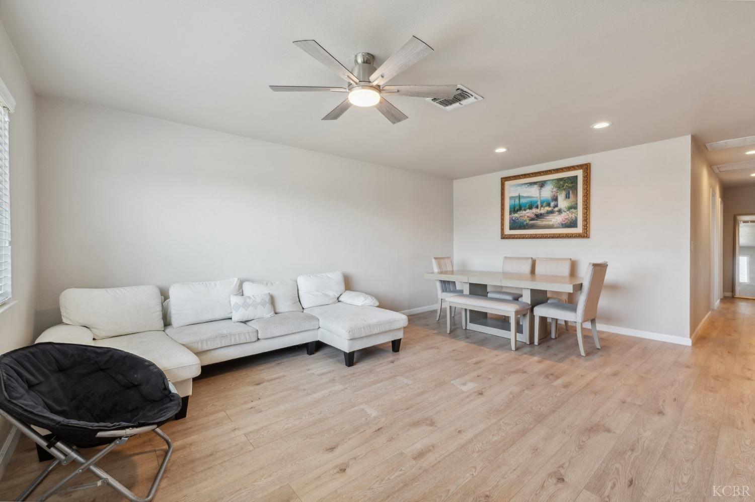 8620 La Vaca Way, Hanford, CA 93230