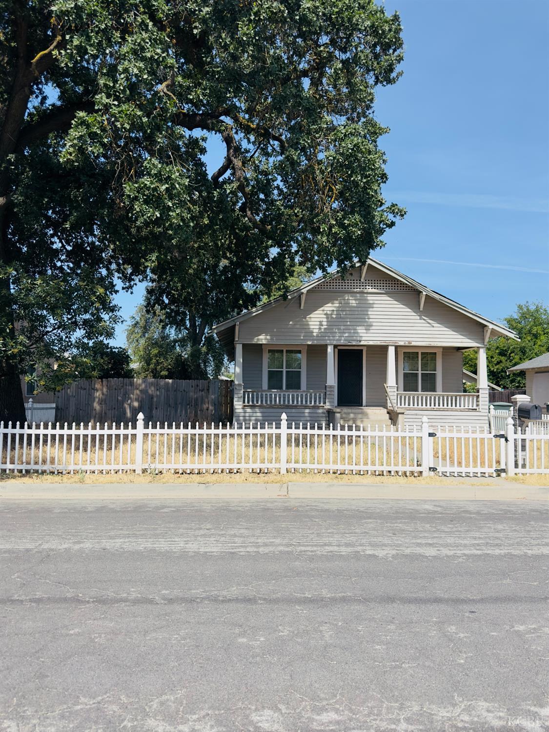 1220 Kaweah St, Hanford, CA 93230