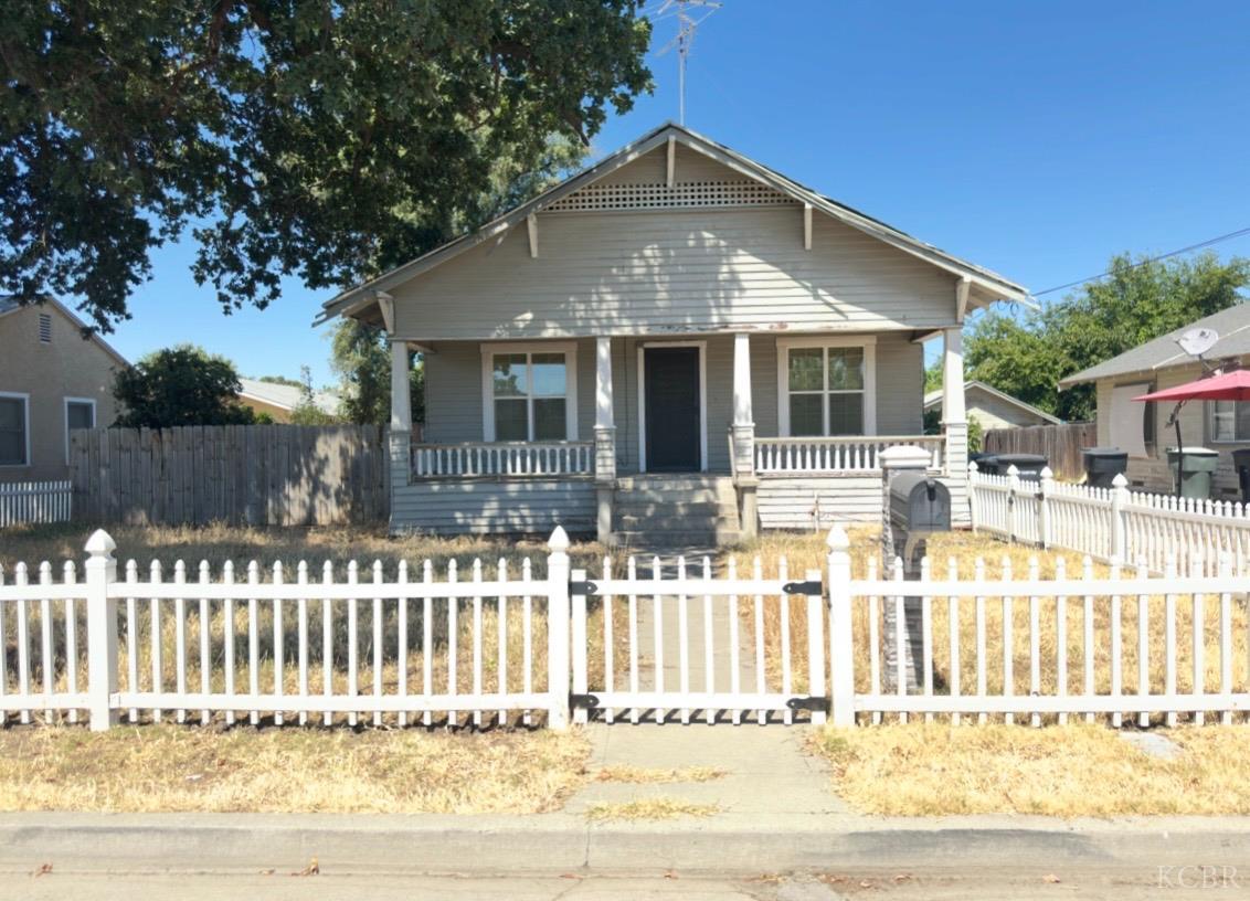 1220 Kaweah St, Hanford, CA 93230