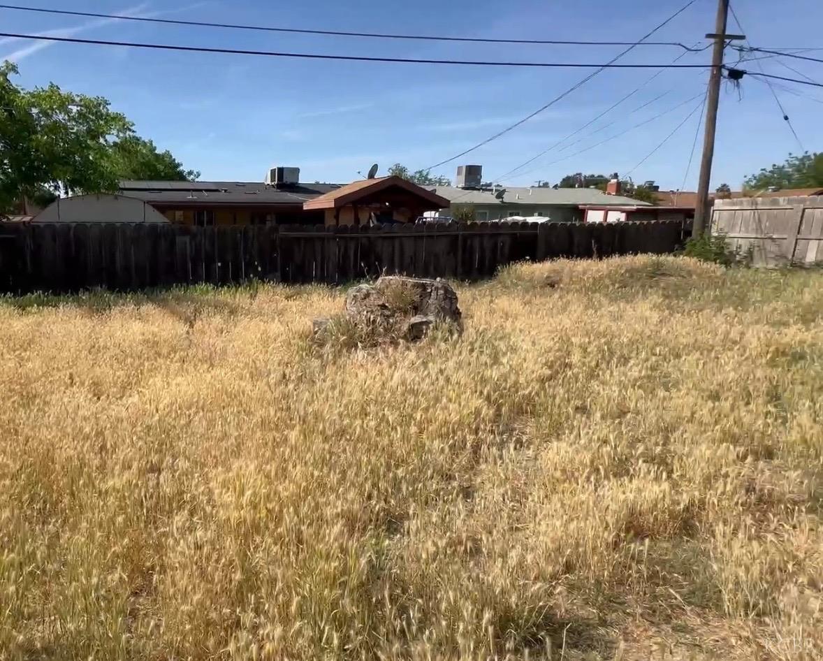 1220 Kaweah St, Hanford, CA 93230